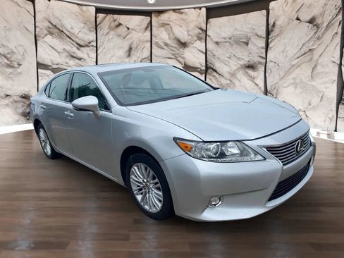 Used 2014 Lexus ES 350 w/ Luxury Package FWD image 1