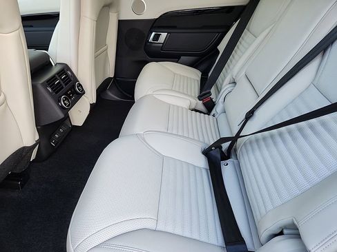 Used 2025 Land Rover Discovery S image 5