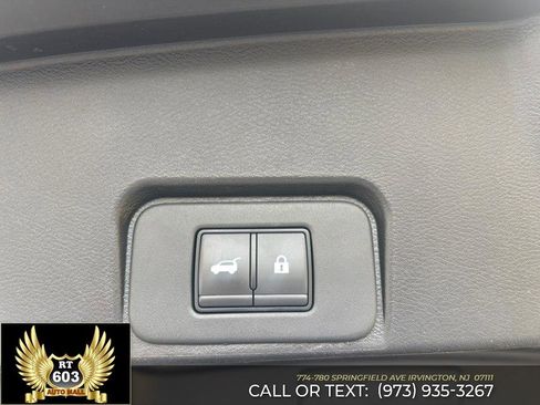 Used 2025 Nissan Rogue SV FWD image 8