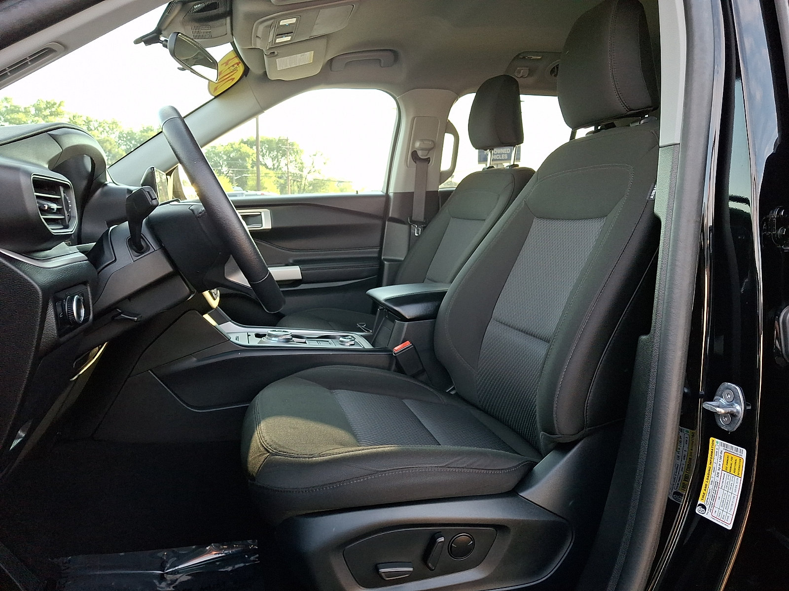 Used 2024 Ford Explorer XLT AWD/4WD image 13