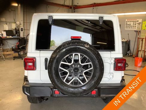 Used 2024 Jeep Wrangler Unlimited Sahara w/ Technology Group AWD/4WD image 4