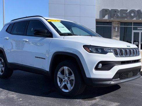 Used 2024 Jeep Compass Latitude image 1