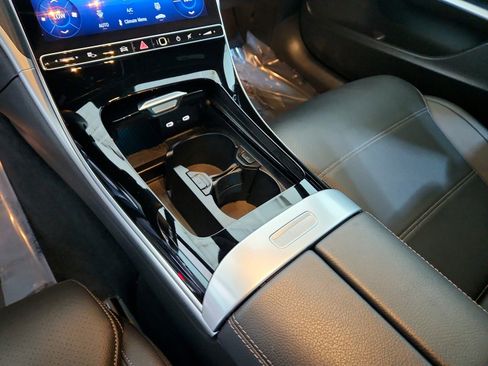 Used 2025 Mercedes-Benz C 300 Sedan image 25