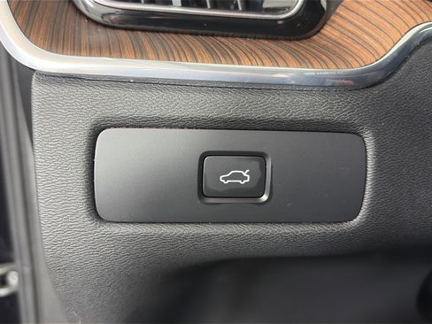 Used 2024 Volvo XC60 B5 Plus image 29