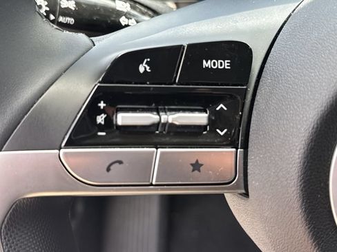 Used 2025 Hyundai Elantra Limited FWD image 24