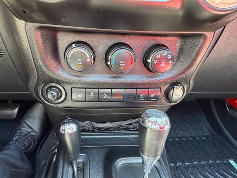 Used 2014 Jeep Wrangler Unlimited Rubicon w/ Connectivity Group AWD/4WD image 19