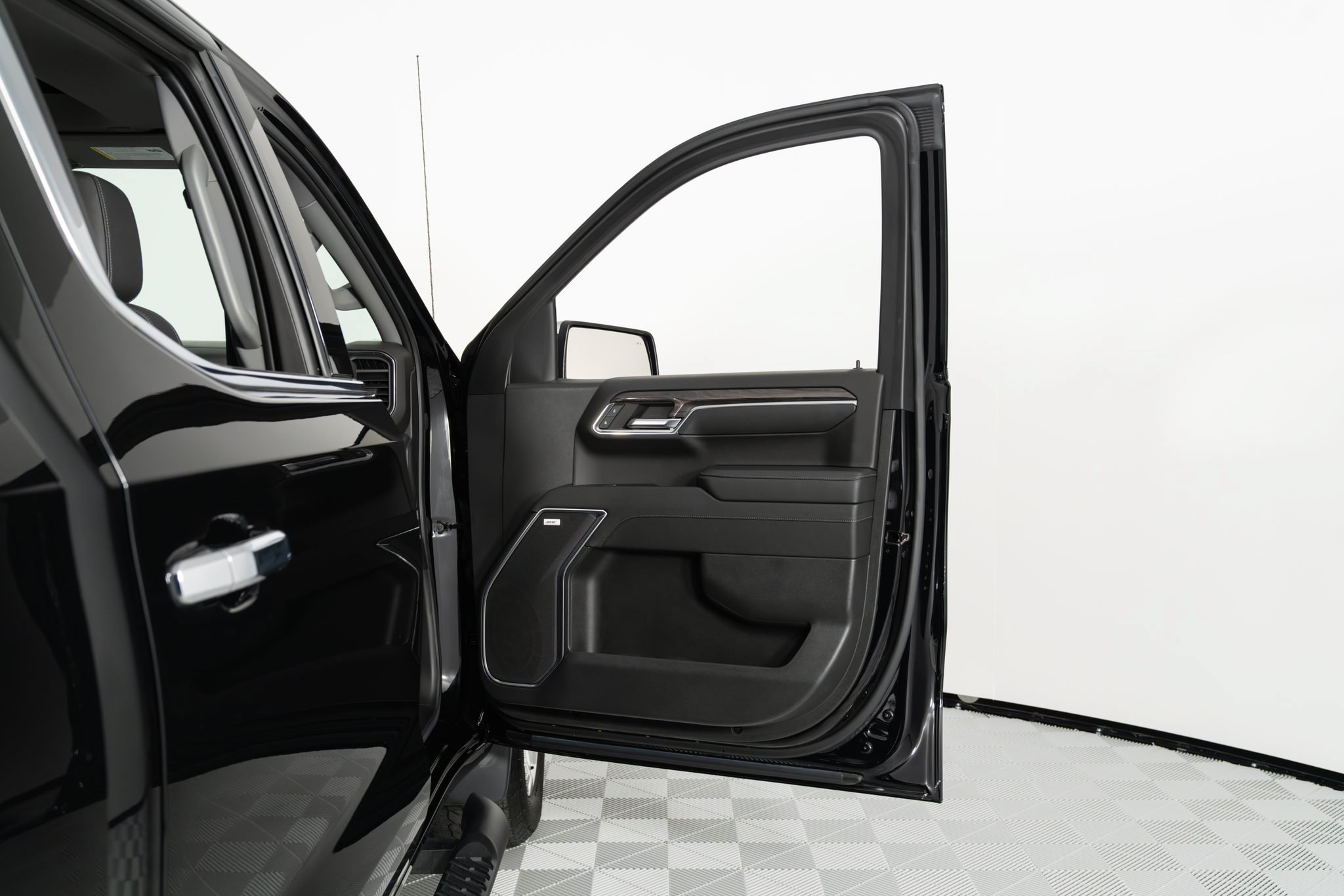 Used 2023 Chevrolet Silverado 1500 LTZ w/ LTZ Premium Package AWD/4WD image 12