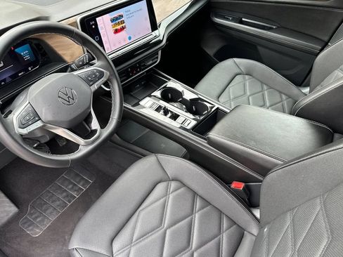 Used 2024 Volkswagen Atlas SE AWD/4WD image 10