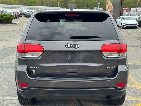Used 2019 Jeep Grand Cherokee Laredo AWD/4WD image 3