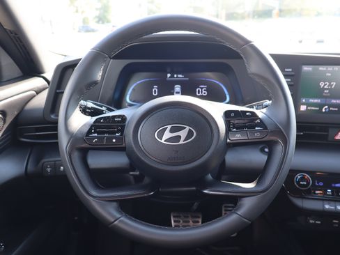 Used 2025 Hyundai Elantra Sport FWD image 14