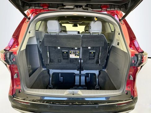 Used 2021 Toyota Sienna Limited image 27