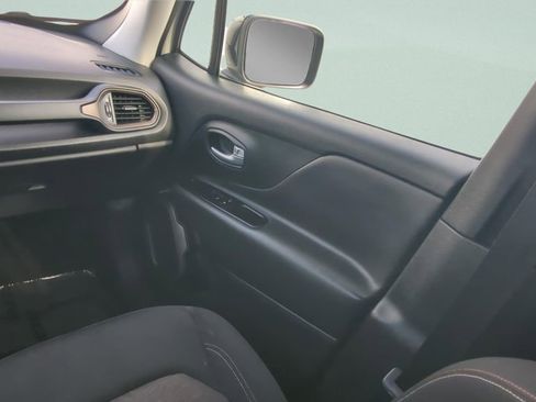 Used 2023 Jeep Renegade Latitude AWD/4WD image 12