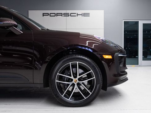 Certified 2026 Porsche Macan AWD/4WD image 11