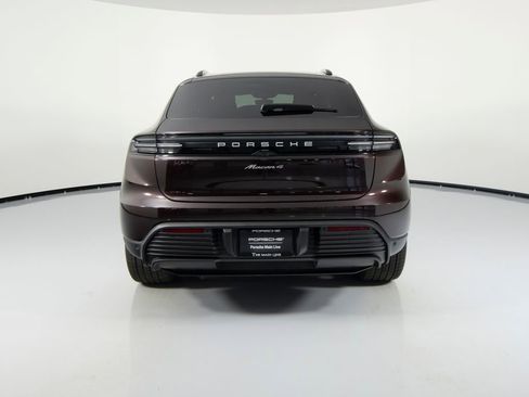 Certified 2025 Porsche Macan 4 Electric image 9
