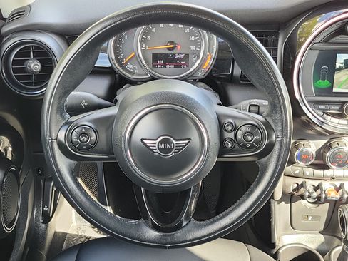 Used 2019 MINI Cooper 2-Door Hardtop FWD image 17