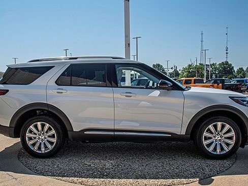 Used 2025 Ford Explorer Platinum w/ LUX Leather Package AWD/4WD image 6