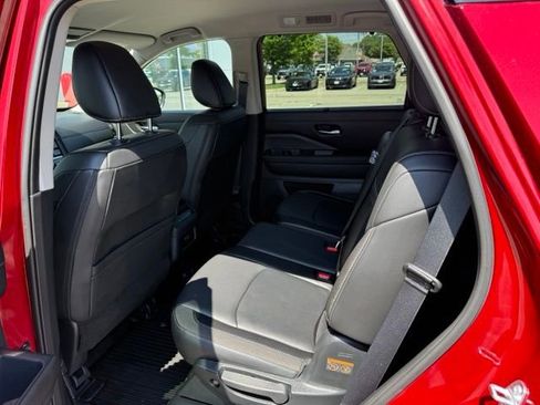 Certified 2025 Nissan Pathfinder SL AWD/4WD image 18