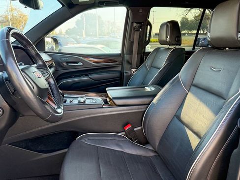 Used 2023 Cadillac Escalade Premium Luxury image 13