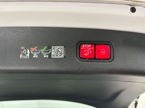 Used 2025 Mercedes-Benz GLC 350e 4MATIC w/ AMG Line image 29