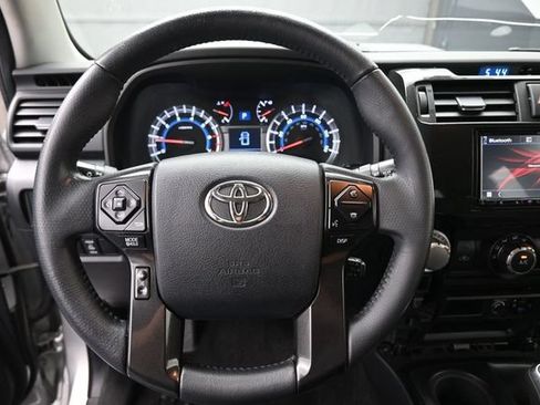 Used 2018 Toyota 4Runner TRD Off-Road Premium AWD/4WD image 32