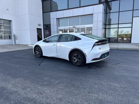 Used 2024 Toyota Prius Prime FWD image 3