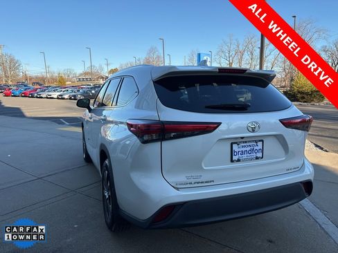 Used 2020 Toyota Highlander XLE image 4