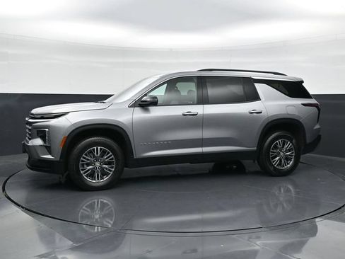 Used 2025 Chevrolet Traverse LT AWD/4WD image 6