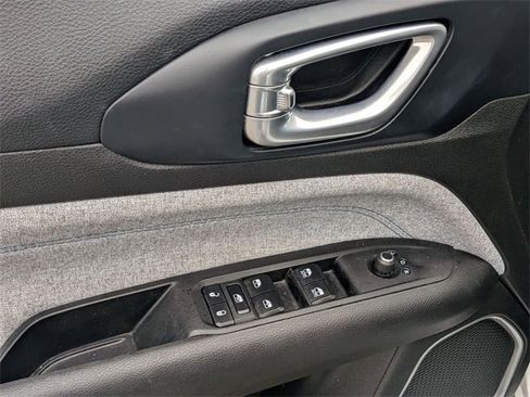 Certified 2024 Jeep Compass Latitude image 15