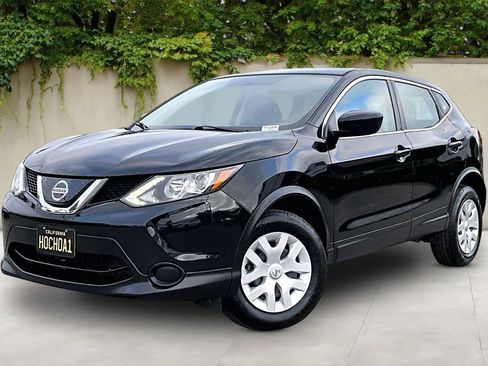 Used 2019 Nissan Rogue Sport S FWD image 3