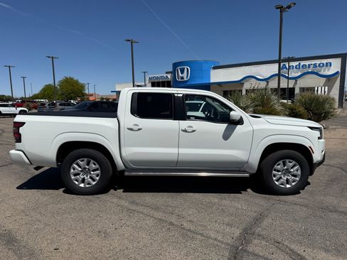 Used 2022 Nissan Frontier SV AWD/4WD image 4