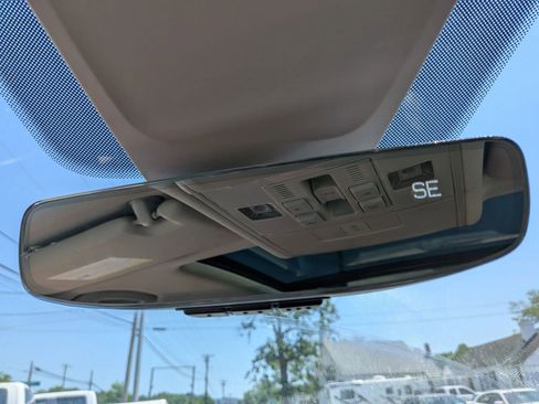 Used 2021 Volkswagen Tiguan SEL AWD/4WD image 53