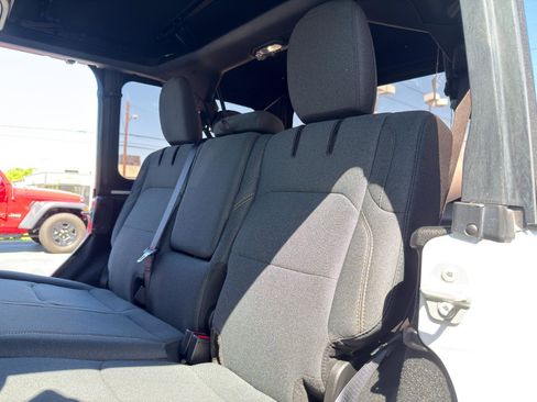 Used 2024 Jeep Wrangler Unlimited w/ Convenience Group AWD/4WD image 28
