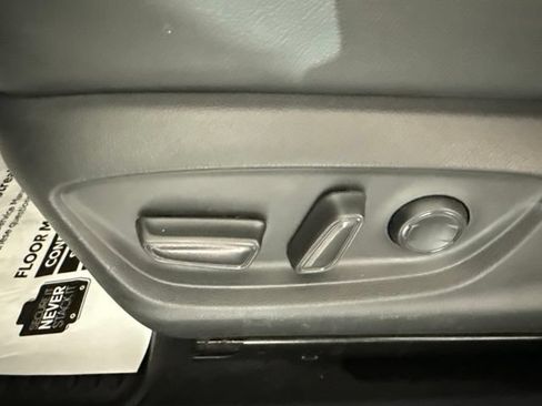 Used 2021 Toyota Camry SE FWD image 19
