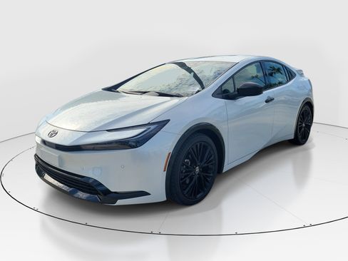 Certified 2025 Toyota Prius FWD image 3