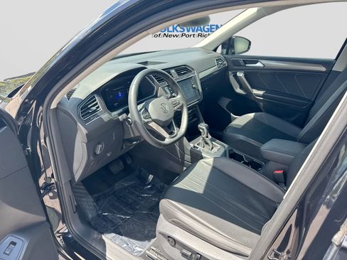 Used 2022 Volkswagen Tiguan SE FWD image 10