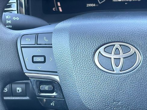 Used 2025 Toyota Camry LE FWD image 21