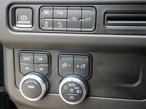 Used 2022 GMC Yukon AT4 image 18