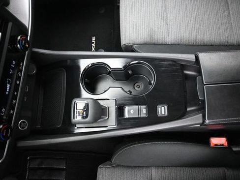 Used 2023 Nissan Rogue SV FWD image 18