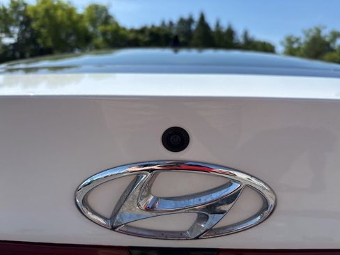 Used 2023 Hyundai Elantra Limited FWD image 32