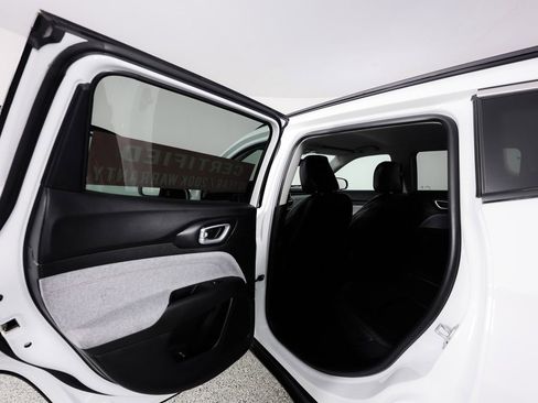 Used 2022 Jeep Compass Latitude image 15