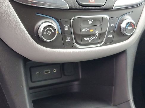 Used 2019 Chevrolet Equinox LS w/ LS Convenience Package image 18