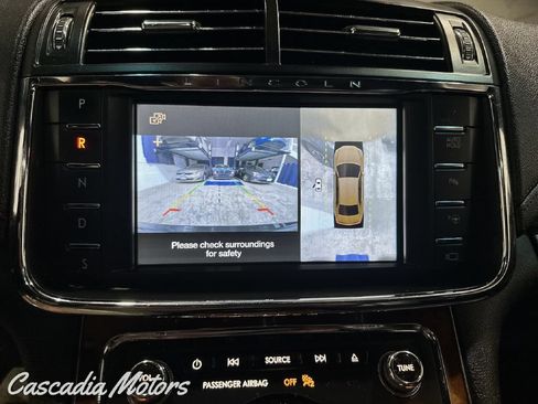 Used 2017 Lincoln Continental Reserve w/ Technology Package AWD/4WD image 17