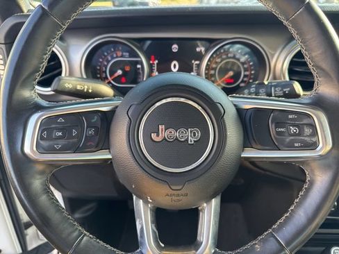 Used 2018 Jeep Wrangler Unlimited Sahara AWD/4WD image 37