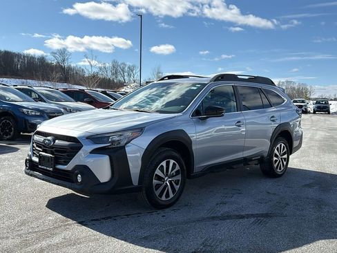 Certified 2025 Subaru Outback Premium image 3