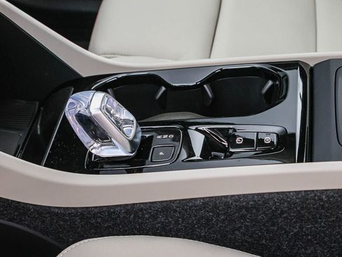 New 2026 Volvo XC40 B5 Plus w/ Protection Package Premier AWD/4WD image 29