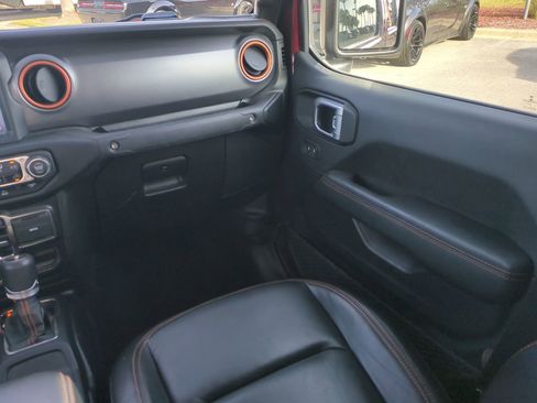 Certified 2021 Jeep Gladiator Mojave image 16