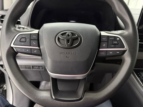 Used 2021 Toyota Sienna LE FWD image 10