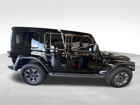 Used 2026 Jeep Wrangler Unlimited Sahara AWD/4WD image 7