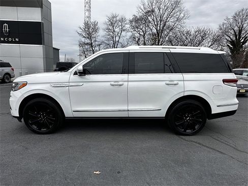 Certified 2022 Lincoln Navigator Reserve image 8