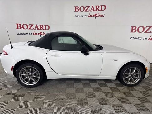 Used 2016 MAZDA MX-5 Miata Sport image 9